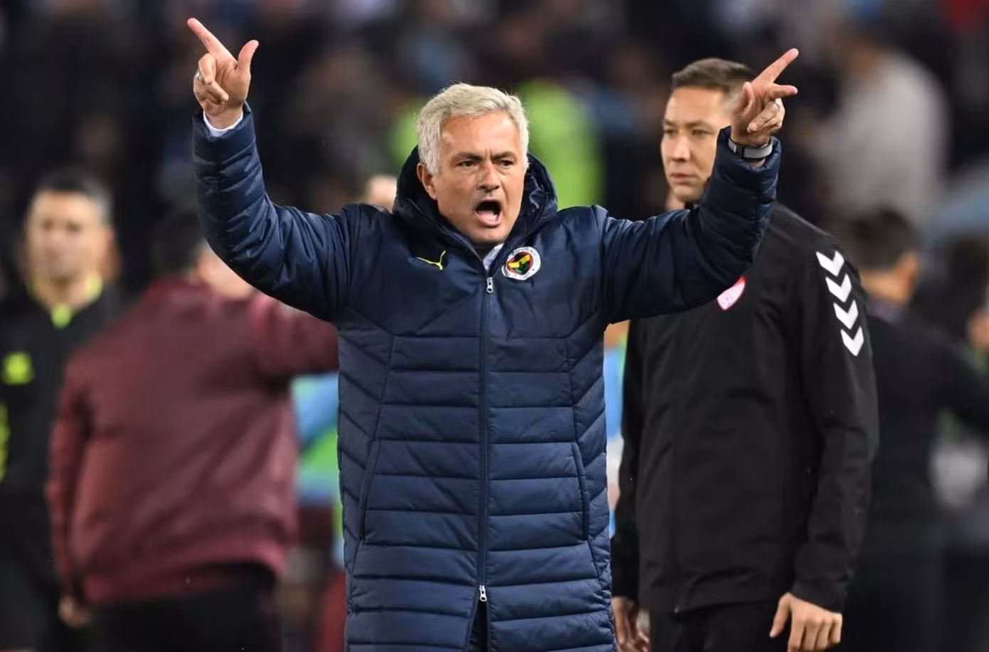 HLV Jose Mourinho chê bai trọng tài và giải VĐQG Thổ Nhĩ Kỳ.