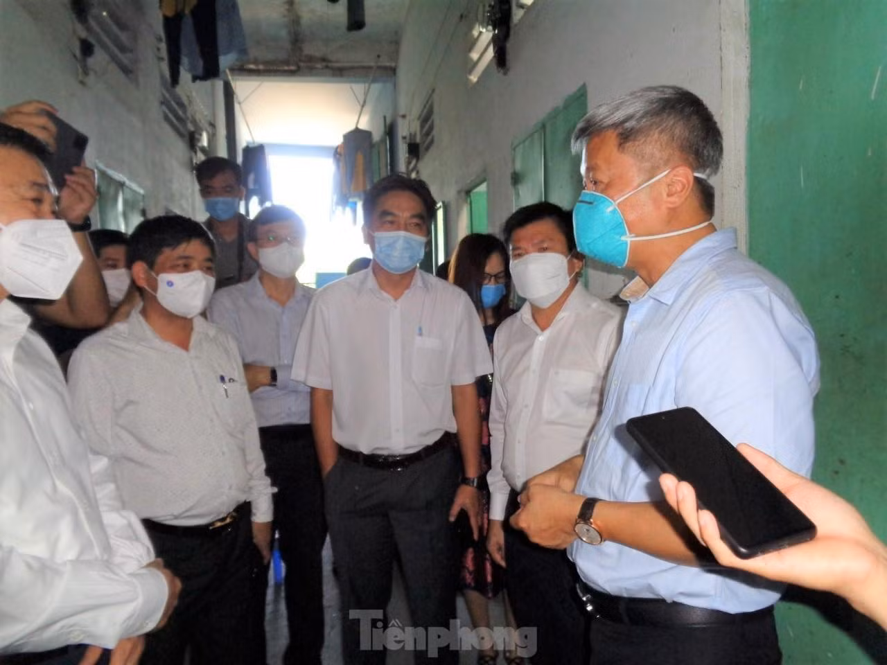 Thứ trưởng Bộ Y tế Nguyễn Trường Sơn đến kiểm tra công tác phòng, chống dịch tại Bình Dương