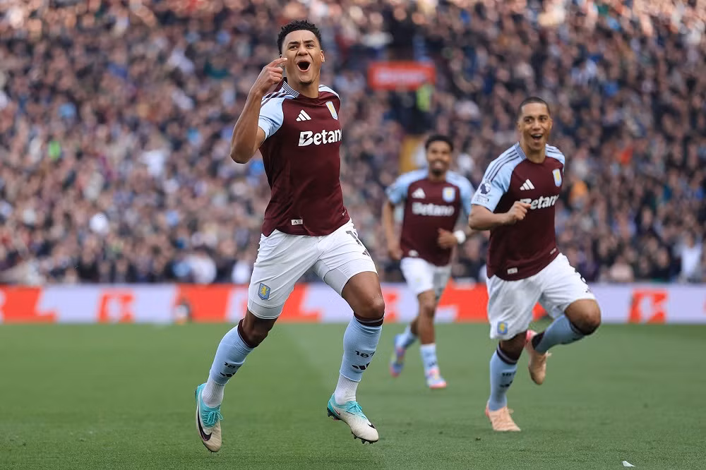 Watkins rất có duyên ghi bàn vào lưới Fulham Watkins rất có duyên ghi bàn vào lưới Fulham