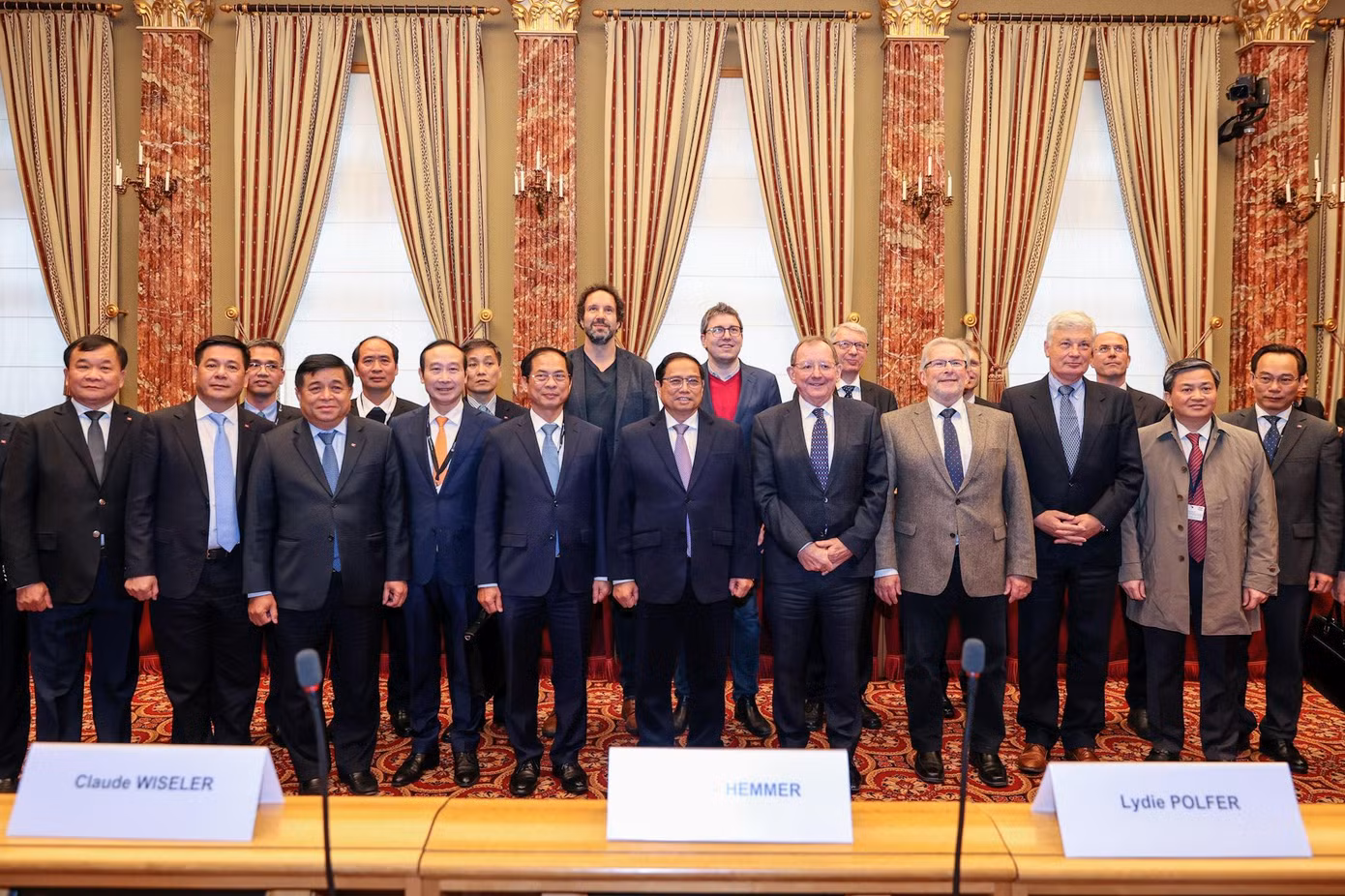 Thủ tướng Chính phủ Phạm Minh Chính đề nghị Nghị viện Luxembourg phối hợp thúc đẩy các nước thành viên EU khác sớm phê chuẩn Hiệp định bảo hộ đầu tư Việt Nam – EU (EVIPA), ủng hộ Ủy ban châu Âu (EC) sớm gỡ bỏ “thẻ vàng” đối với thủy sản Việt Nam
