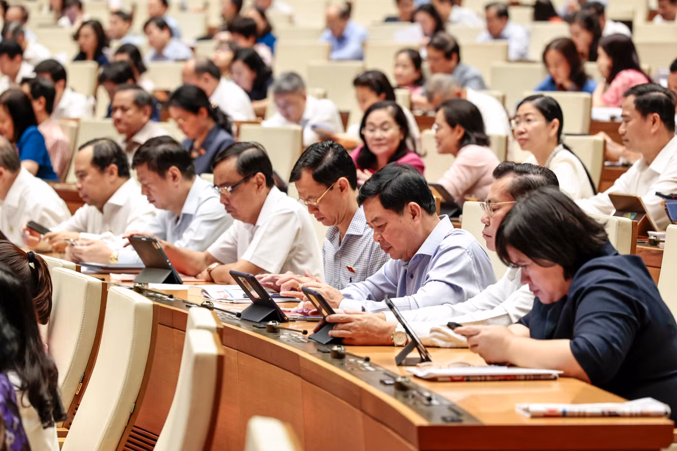 Các đại biểu Quốc hội tham dự phiên họp. (Ảnh: Như Ý).