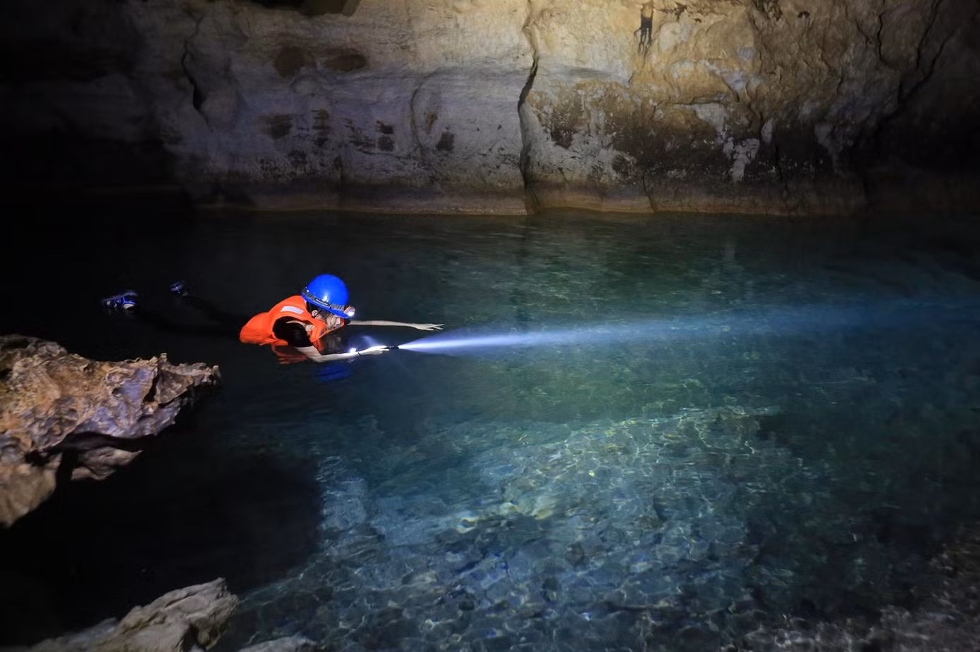 Chuyện chị em đi “cave” ảnh 1
