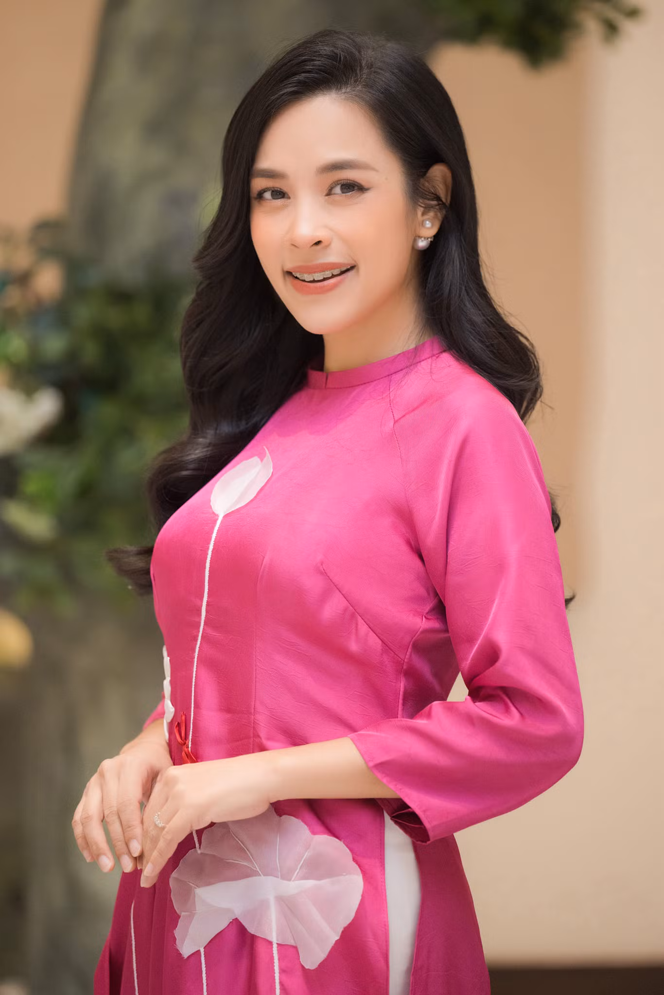 Vụt sáng sau The Masked Singer bởi giọng hát nội lực thế nhưng những thông tin tiêu cực về Ngọc Mai liên tiếp nổ ra khiến hình ảnh của cô dần "mất điểm" trong lòng khán giả.