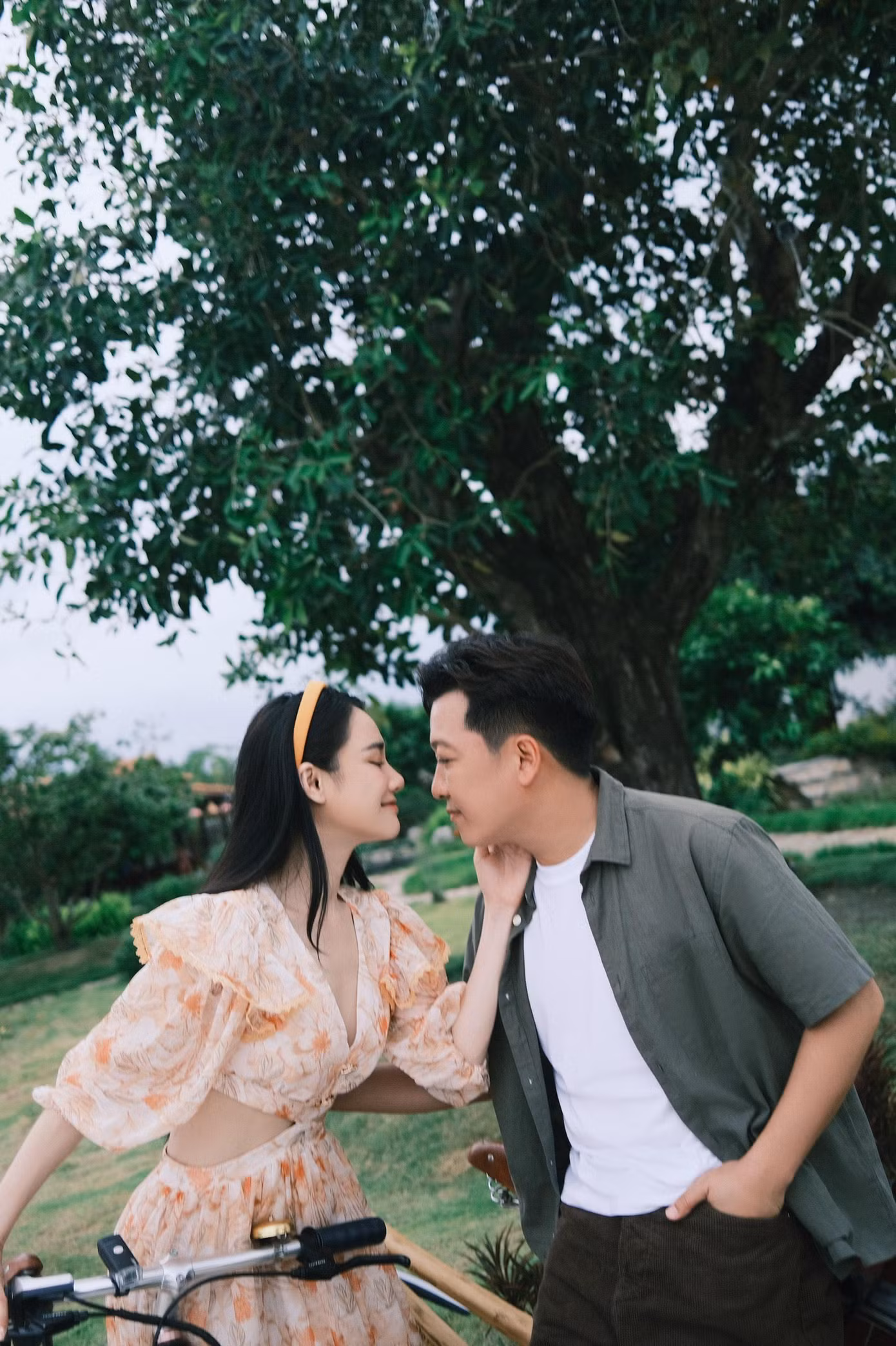 Bộ ảnh được hai vợ chồng "Mười Khó" lên ý tưởng và thực hiện trong một ngày.