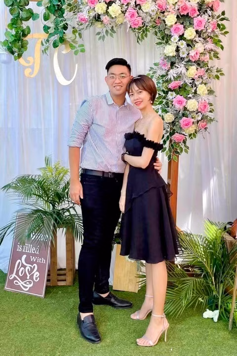 Đôi vợ chồng quen nhau lần đầu vào năm 2019, nhờ tính năng "mai mối" của mạng xã hội.