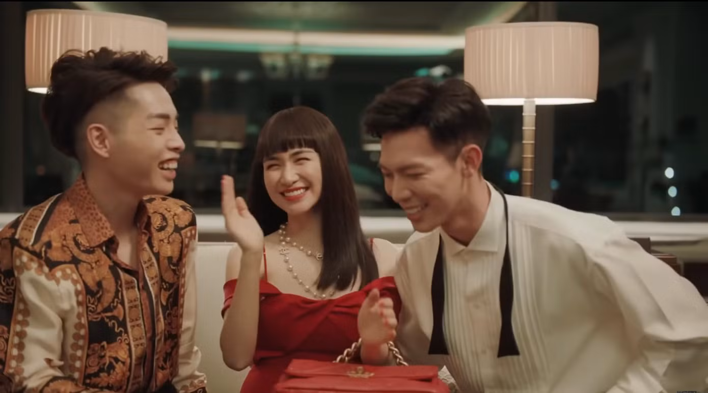 Đây hẳn là lần "hiếm hoi" hội Hoa Dâm Bụt đóng cameo mà không "bóc phốt" nhau.