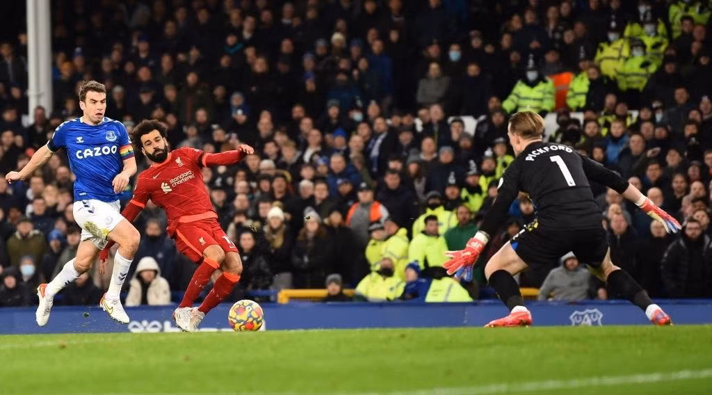 Salah đang thể hiện phong độ không thể ngăn cản ở thời điểm này. Salah đang thể hiện phong độ không thể ngăn cản ở thời điểm này.