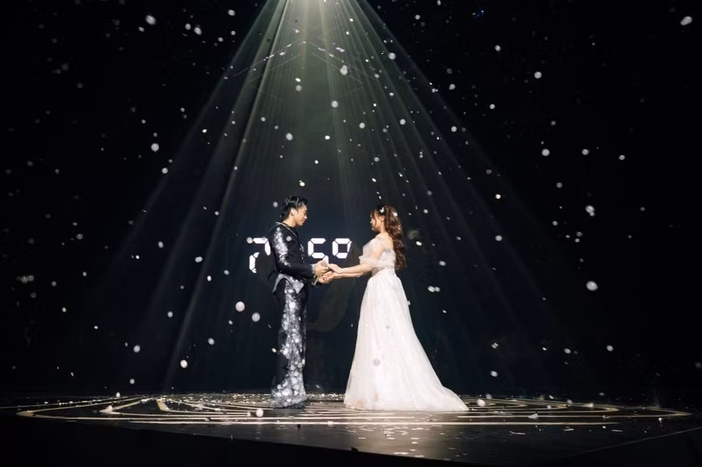 Hai đêm concert thành công chinh phục hàng nghìn khán giả bằng ngôn ngữ âm nhạc và nghệ thuật dàn dựng sân khấu.