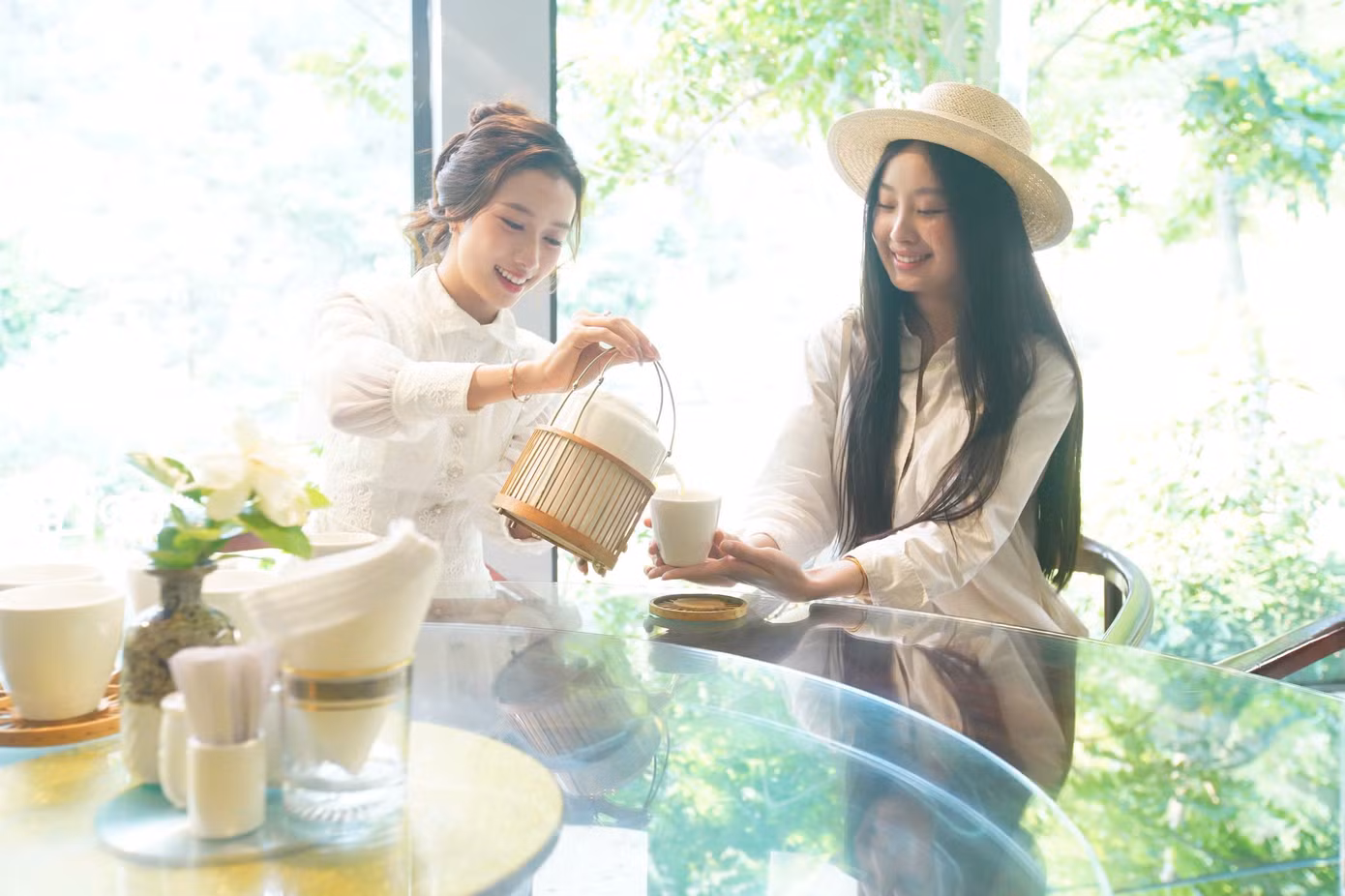 Người đẹp Giáng My, Ngọc Mai hào hứng trải nghiệm dịch vụ, check-in tại khuôn viên Minawa Kênh Gà Resort &amp; Spa Ninh Bình.