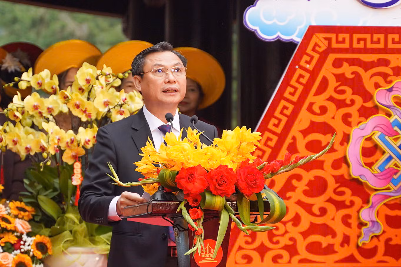 Ông Đặng Văn Cảnh - Phó Chủ tịch UBND huyện Mỹ Đức - khẳng định lễ hội chùa Hương là nơi hội tụ những giá trị văn hóa tâm linh. “Chùa Hương không chỉ là điểm đến du lịch hấp dẫn mà còn là trung tâm văn hóa tín ngưỡng có sức thu hút mạnh mẽ đối với du khách trong nước và quốc tế", ông Đặng Văn Cảnh nói.