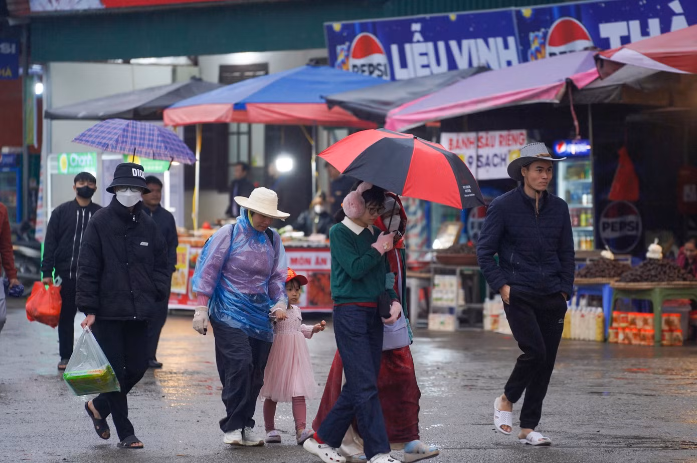 Ông Bùi Văn Triều - Trưởng BQL Khu di tích và thắng cảnh Hương Sơn (huyện Mỹ Đức, Hà Nội) - khẳng định lễ hội năm nay có nhiều đổi mới so với năm trước. “Trong công tác quản lý, BQL đã tích hợp vé tham quan thắng cảnh vào vé xuồng đò để thuận lợi hơn cho du khách”, ông Bùi Văn Triều nêu.