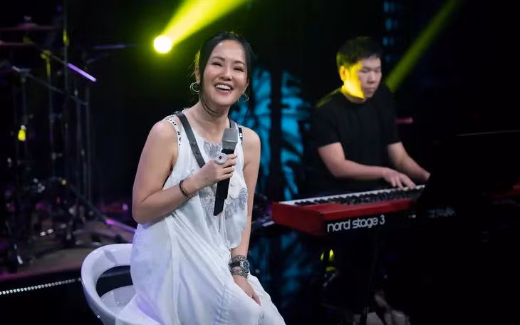Hồng Nhung lần đầu thể hiện ca khúc Tự hỏi.