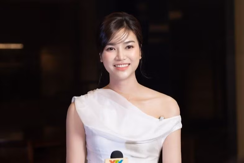 Vai Oanh trong Cầu vồng ở phía chân trời là vai diễn đầu tiên của Anh Đào sau khi kết hôn.