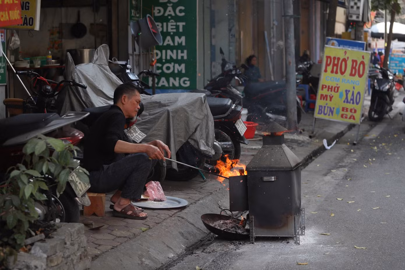 Nhiều gia đình đã hoàn thành lễ cúng ông Công ông Táo trong ngày 21/1.