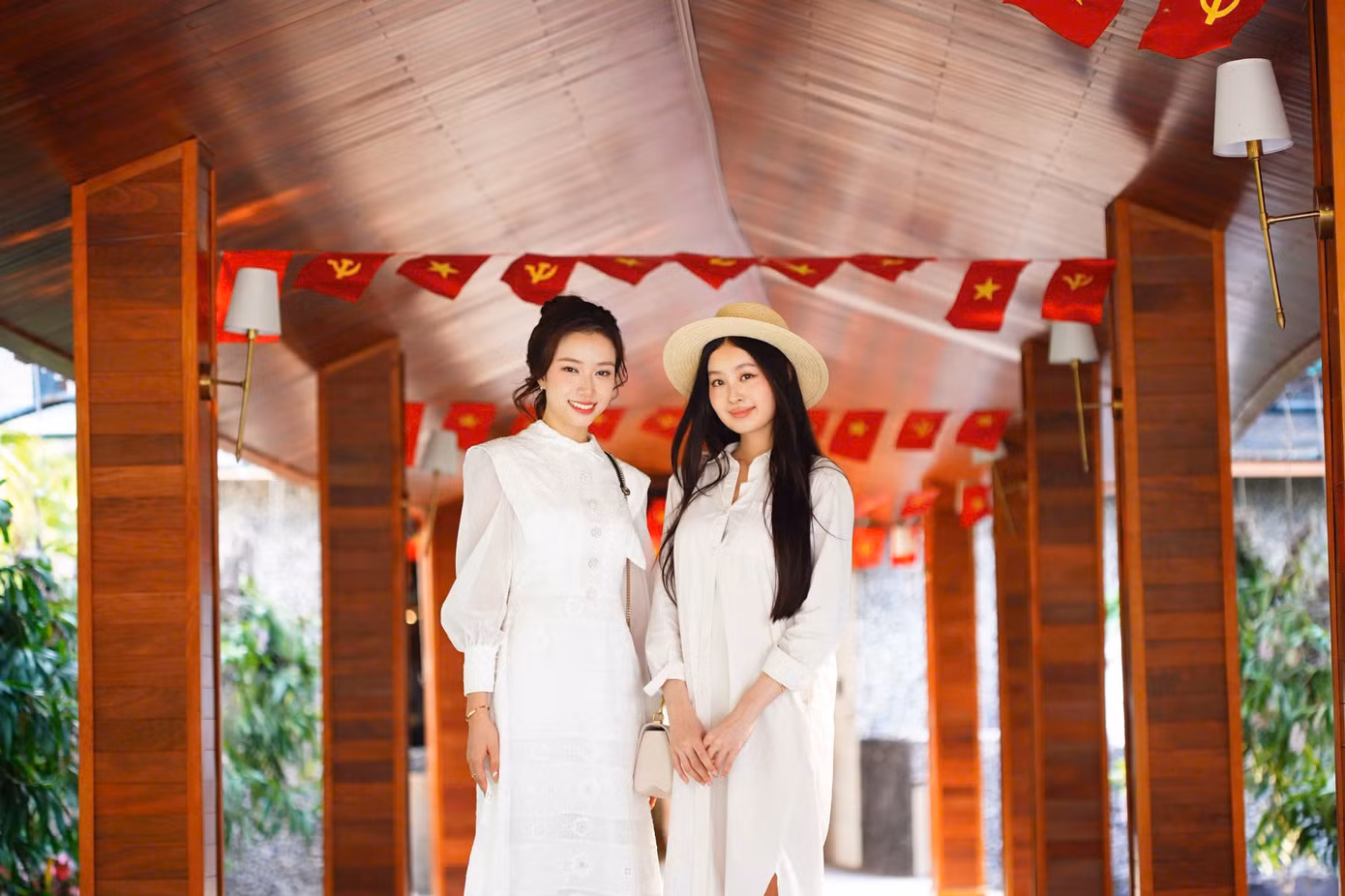 Người đẹp Giáng My, Ngọc Mai hào hứng trải nghiệm dịch vụ, check-in tại khuôn viên Minawa Kênh Gà Resort &amp; Spa Ninh Bình.