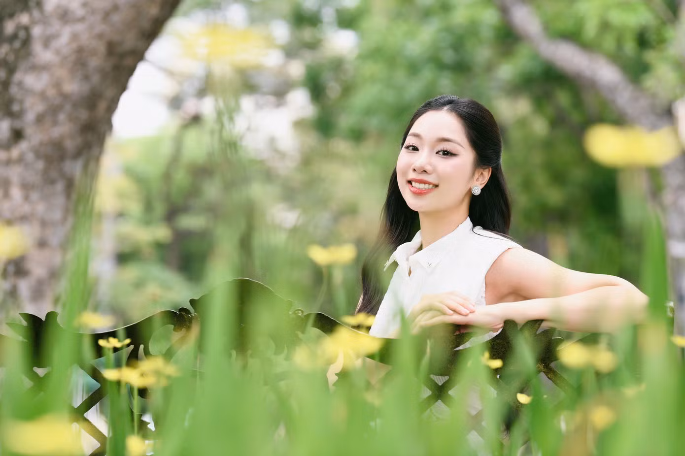Thùy Dương cũng đã thành công bảo vệ luận văn tốt nghiệp tại Đại học Ngoại thương vào tháng 4 với số điểm 17,2/20 - cao nhất trong lớp. Sau tốt nghiệp, cô mong muốn tiếp tục theo đuổi con đường học vấn với tấm bằng Thạc sĩ tại Đại học Ngoại thương. Ước mơ tương lai của Thùy Dương là trở thành giảng viên đại học.