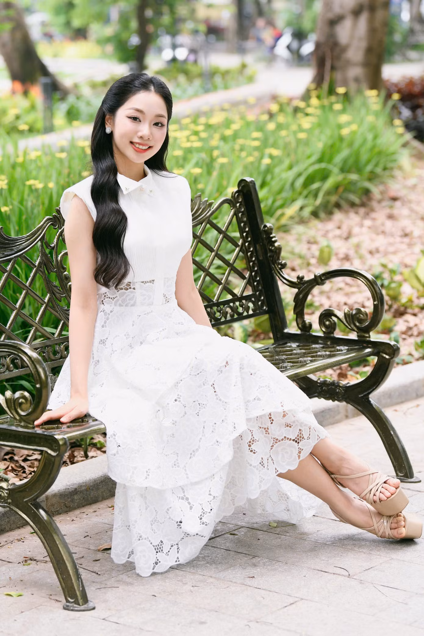 "Sau khi vượt qua vòng sơ khảo cuộc thi này tôi khám phá ra tiềm năng của bản thân khi đứng trên sân khấu. Tôi thích cảm giác được mọi người cổ vũ nhưng trên hết là thích cảm giác bố mẹ tự hào về mình. Sau khi lên đại học, tôi tham gia nhiều câu lạc bộ về MC, thời trang... cộng với sự ngưỡng mộ các hoa hậu đã thôi thúc tôi đăng ký thi Hoa hậu Việt Nam 2024", Thùy Dương nói.