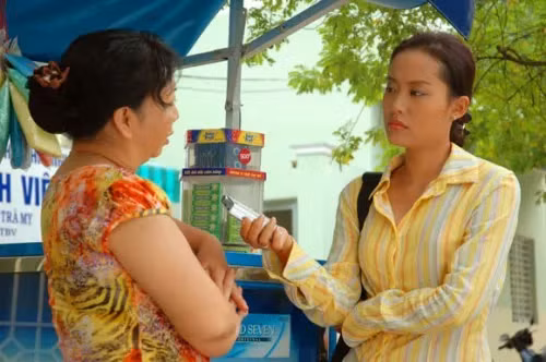 Nghề báo (2006) là một trong những phim truyền hình đầu tiên của Việt Nam khai thác tuyến nhân vật trung tâm là những người làm nhà báo.
