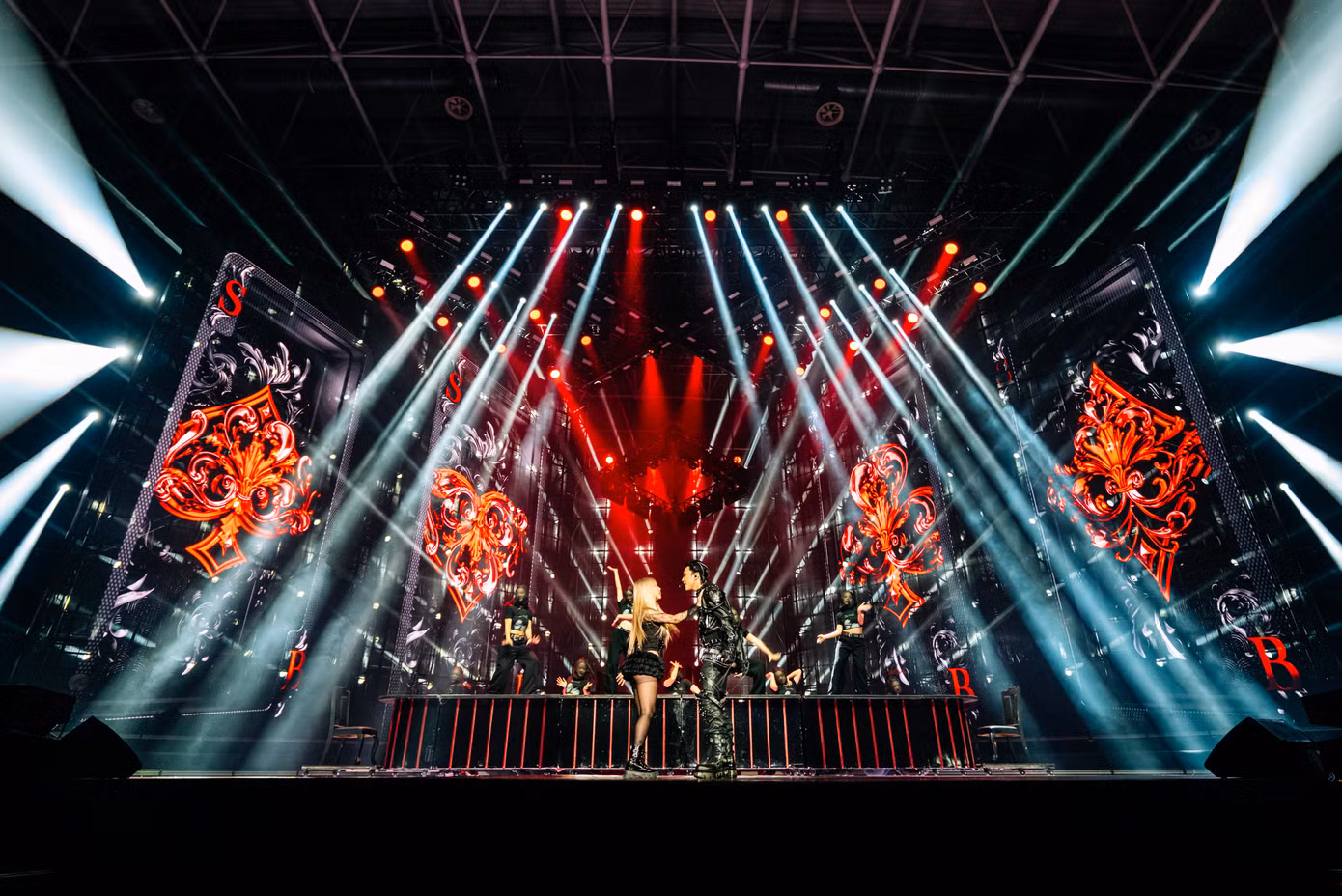 Soobin Live Concert: All-Rounder là mốc son rực rỡ trong hành trình hoạt động nghệ thuật của Soobin. Solo concert của nam ca sĩ thành công với ê-kíp hỗ trợ phía sau là giám đốc âm nhạc SlimV, đạo diễn sân khấu Đinh Hà Uyên Thư, đạo diễn ánh sáng Long Kenji, đạo diễn hình ảnh Trần Quốc Vương, giám đốc nghệ thuật Vĩ Khang...