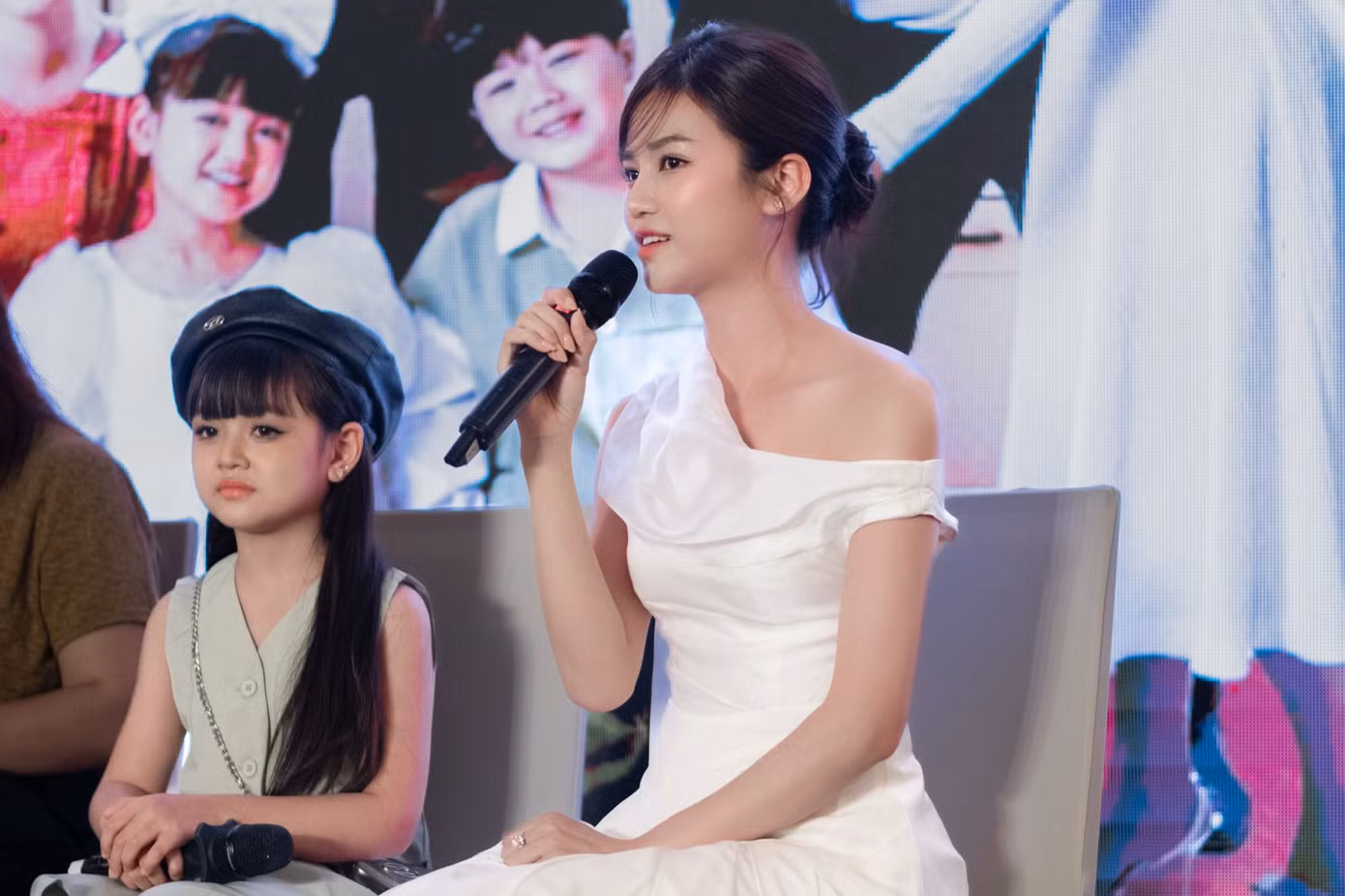 Anh Đào chia sẻ về việc đóng phim cùng chồng mới cưới.