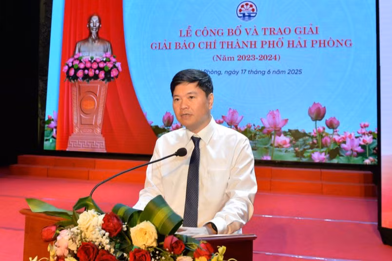 Ông Hoàng Minh Cường - Phó Chủ tịch UBND thành phố Hải Phòng, Chủ tịch Hội đồng Giải Báo chí thành phố Hải Phòng - phát biểu tại lễ trao giải.