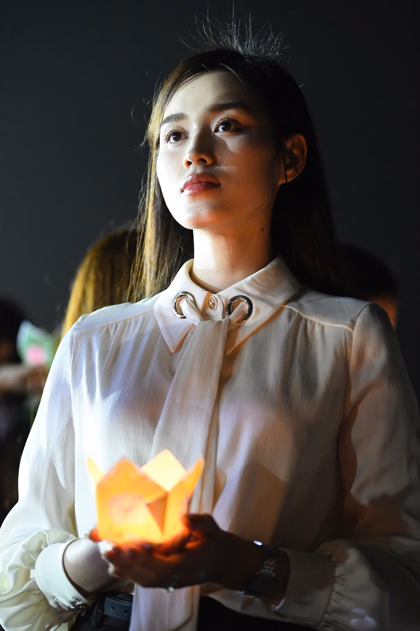 Những đóa hoa thể hiện lòng biết ơn sâu sắc, truyền thống và đạo lý uống nước nhớ nguồn của thế hệ sau đối với những bậc tiền nhân.