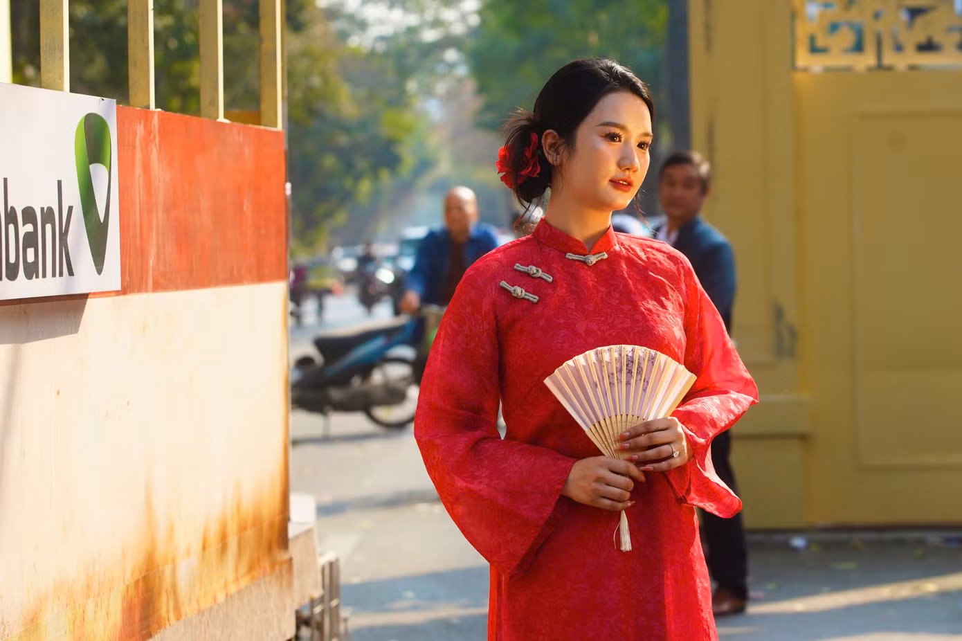 Hình ảnh đoàn tàu được tái hiện không chỉ là biểu tượng của ký ức đô thị mà còn như một ẩn dụ về một đoàn tàu thời gian, mang chúng ta trở về với quá khứ, nơi lưu giữ những di sản và giá trị truyền thống tốt đẹp của dân tộc.