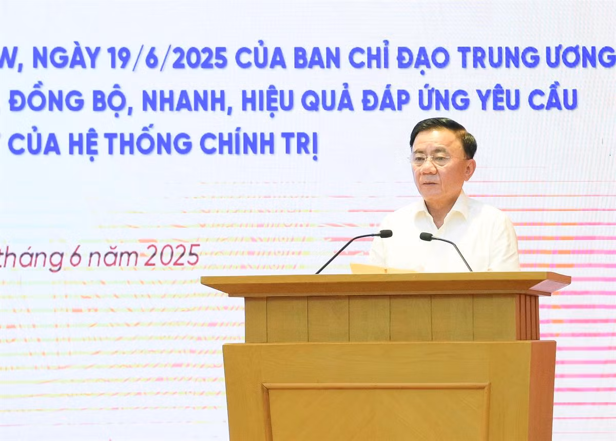Đồng chí Trần Cẩm Tú, Ủy viên Bộ Chính trị, Thường trực Ban Bí thư, Phó Trưởng Ban Chỉ đạo phát biểu chỉ đạo tại Hội nghị.