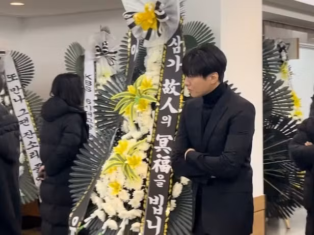 Won Bin đến tiễn biệt diễn viên Kim Sae Ron.