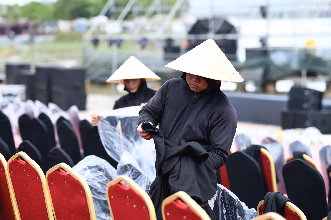 Trước đó, ông Hoàng Thọ Ninh - Chủ tịch Hội đồng quản trị kiêm Tổng Giám đốc Công ty cổ phần Hoàng Thành Media, Phó trưởng ban tổ chức Hoa hậu Việt Nam 2024 - khẳng định quản lý sát sao quá trình thi công, đáp ứng kịp thời mục tiêu, tiến độ như mong muốn.