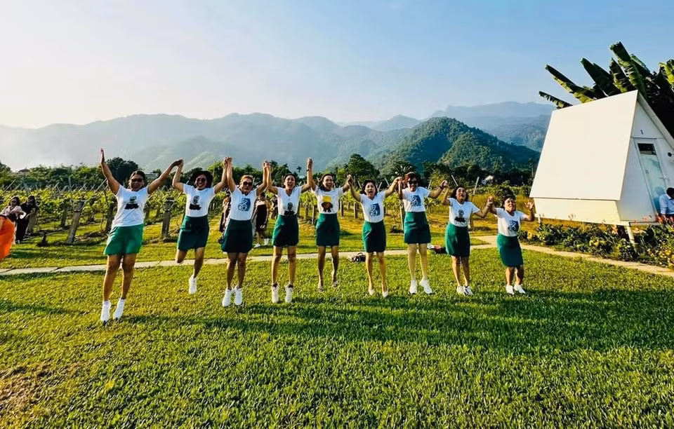 Ngoài việc tạo ra giá trị kinh tế, vườn nho thung lũng Nam Yên còn trở thành địa điểm tham quan thu hút giới trẻ, du khách đến tham quan chụp hình.