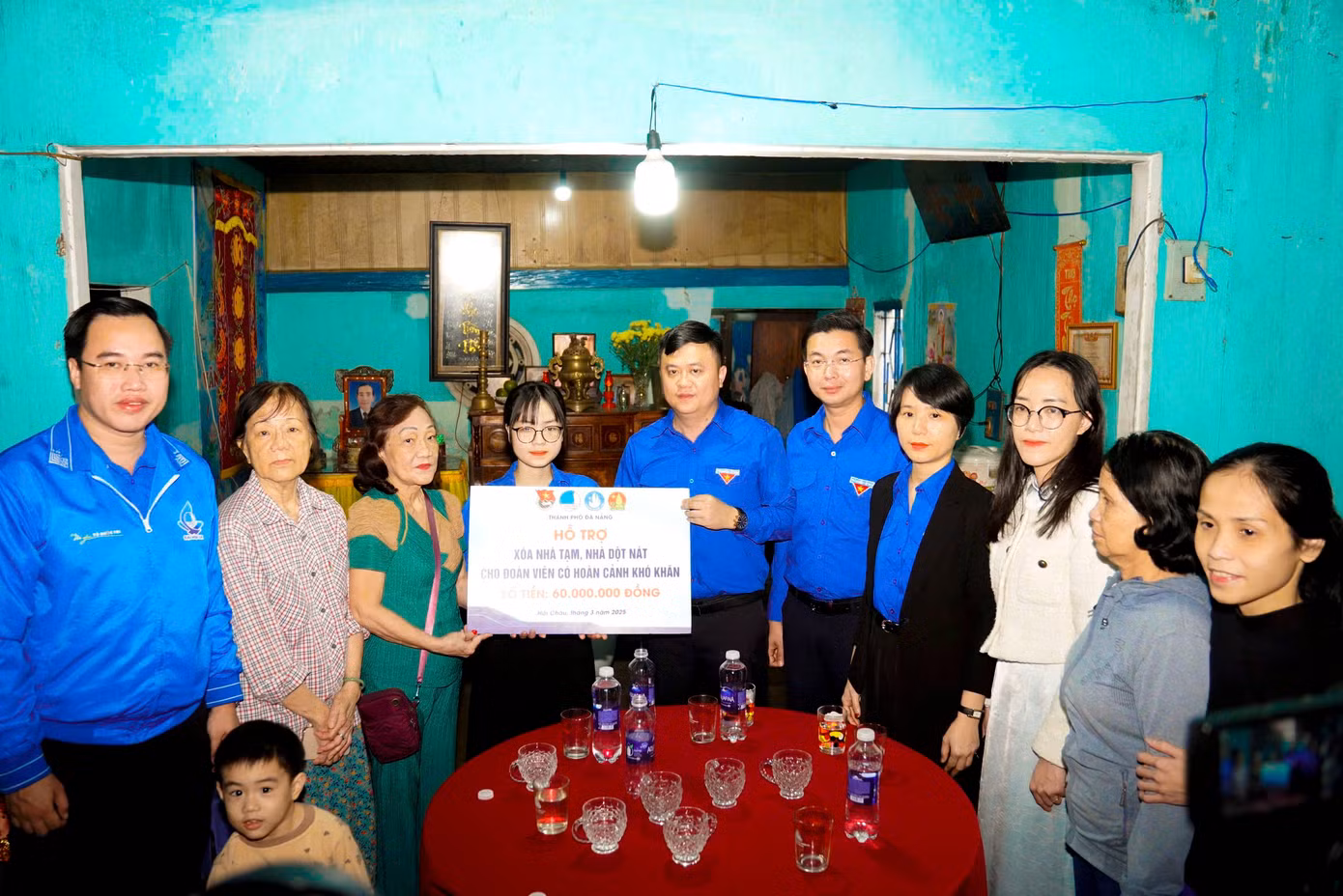 Thành Đoàn hỗ trợ xóa nhà tạm, nhà dột nát tại số 184 đường Trưng Nữ Vương, phường Bình Thuận, quận Hải Châu.