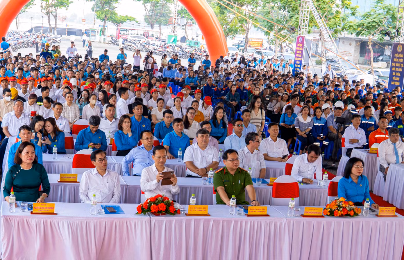 Hoạt động nhằm phát động đợt cao điểm tuyên truyền, nâng cao ý thức, nhận thức của các cấp, các ngành, các địa phương, người sử dụng lao động, người lao động tại các cơ quan, đơn vị, doanh nghiệp và toàn thể nhân dân trên địa bàn thành phố về công tác an toàn, vệ sinh lao động (ATVSLĐ); chăm lo đời sống, sức khỏe của công nhân lao động, đồng thời triển khai chủ đề Tháng hành động về ATVSLĐ năm 2025.