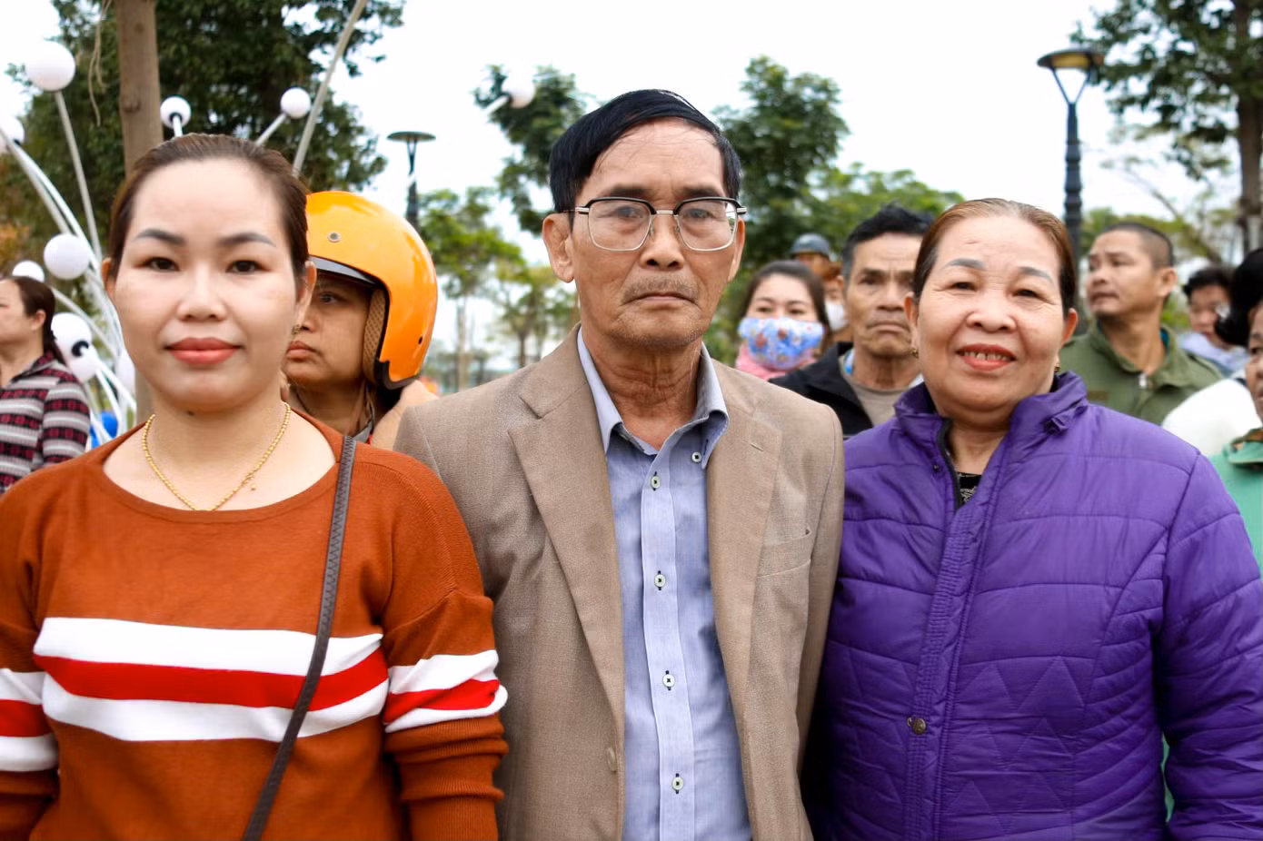 Ông Lê Ngọc Kim (bố tân binh Nguyễn Lê Thanh Phương, trú phường Hòa Khánh Bắc) cho biết: "Tôi rất tự hào khi con thực hiện nghĩa vụ. Đây là cơ hội để con trưởng thành, rèn luyện bản thân và cống hiến cho đất nước. Tôi tin rằng con sẽ vượt qua mọi khó khăn".