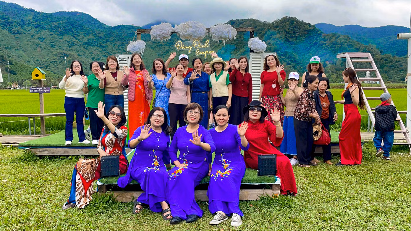 Đông đảo du khách tìm đến điểm du lịch của anh Lê Thanh Đán để tham quan, trải nghiệm.