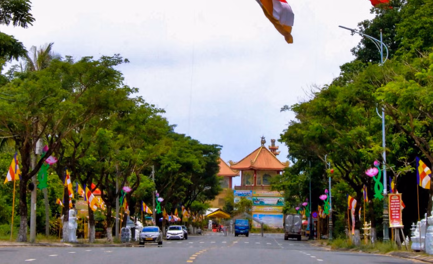 Theo kế hoạch, Lễ cung rước xá lợi Phật từ sân bay về chùa Quán Thế Âm dự kiến diễn ra lúc 16h ngày 30/5 qua các tuyến đường Nguyễn Văn Linh - Bạch Đằng - Trần Phú - cầu Rồng - Ngô Quyền - Ngũ Hành Sơn - Lê Văn Hiến - Sư Vạn Hạnh - chùa Quán Thế Âm. Lễ cung tiễn xá lợi Đức Phật từ chùa Quán Thế Âm ra sân bay Đà Nẵng để trở về Ấn Độ ngày 2/6 theo lộ trình từ chùa Quán Thế Âm qua các tuyến đường Sư Vạn Hạnh - Lê Văn Hiến - cầu Tiên Sơn - đường 2/9 - Nguyễn Văn Linh - sân bay Đà Nẵng.