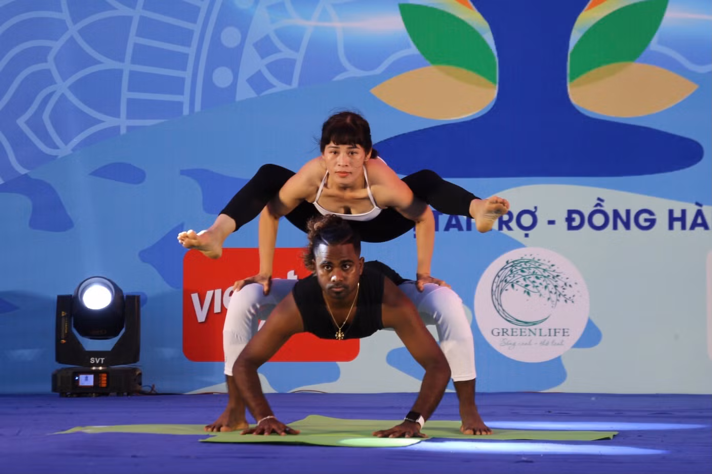 Màn trình diễn của các chuyên gia Yoga đến từ Ấn Độ.