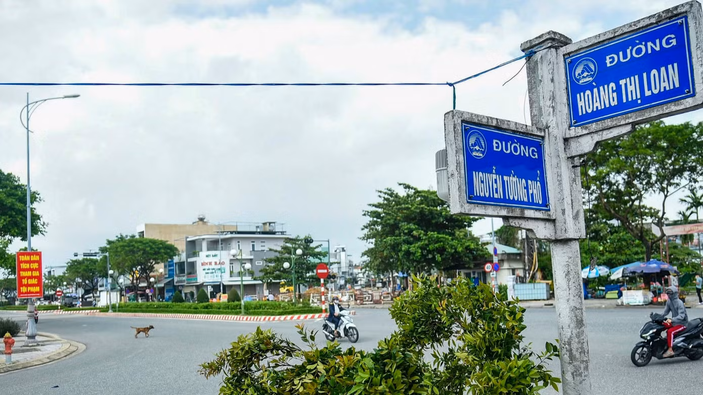 Khu vực TP. Đà Nẵng dự kiến xây dựng ga đường sắt mới gần hồ Trung Nghĩa, phường Hòa Minh. Nằm tại nút giao 3 tuyến đường Hoàng Thị Loan – Nam Trân – Nguyễn Tường Phổ (quận Liên Chiểu).