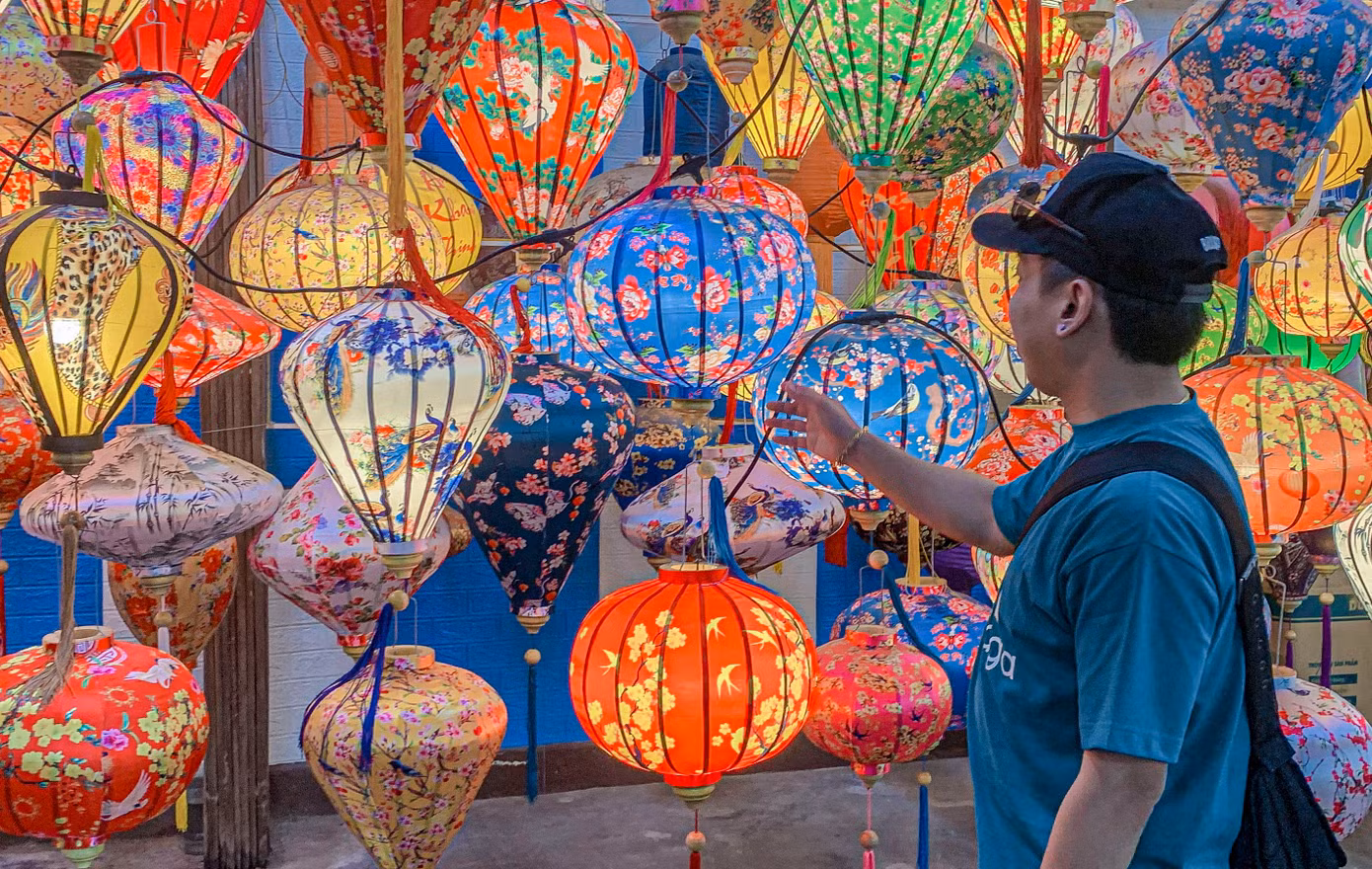 Nhiều khách hàng từ các tỉnh thành trong nước đã đến đặt mua từ rất sớm để trang trí trong dịp Tết Nguyên đán năm nay.