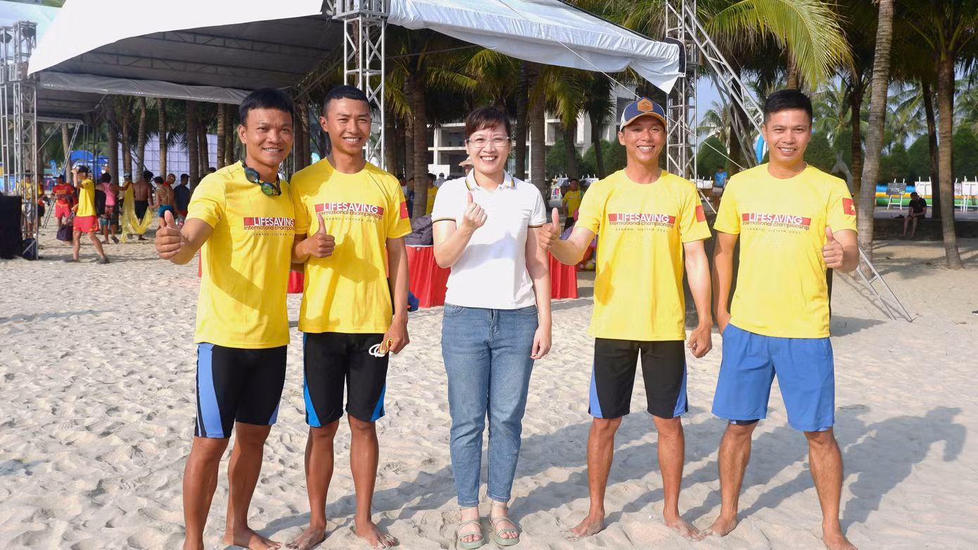 “Chúng tôi tham gia với tinh thần góp vui cho chương trình mùa du lịch biển, đồng thời muốn thử sức và thể hiện năng lực qua các phần thi. Đội tôi đặc biệt tự tin ở các nội dung bơi, hy vọng qua cuộc thi có thể giao lưu, học hỏi thêm từ các đội bạn", anh Nguyễn Đăng Hoàng cho biết.