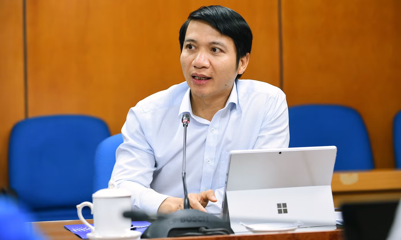 Anh Nguyễn Ngọc Lương trao đổi tại buổi làm việc. Ảnh: Xuân Tùng