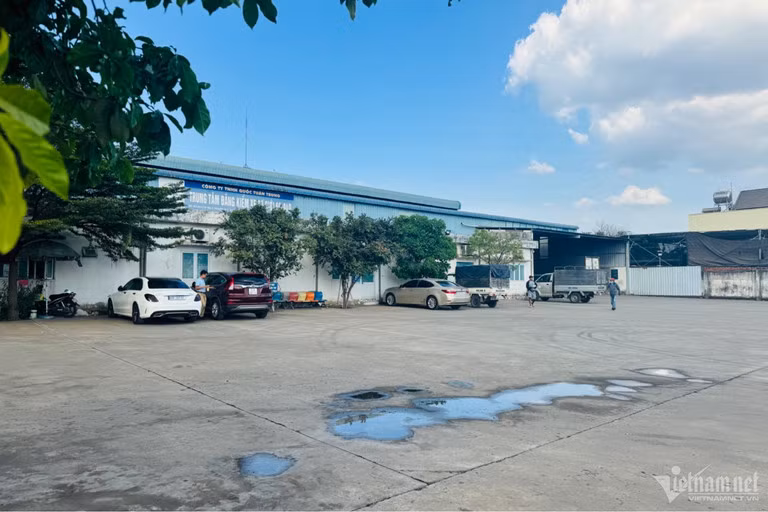 Trung tâm đăng kiểm 60-04D mới hoạt động trở lại nên cũng không có nhiều phương tiện đến đăng kiểm.