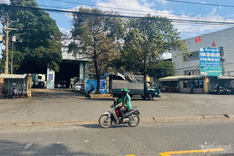 Trung tâm đăng kiểm 60-01S không còn phương tiện xếp hàng dài chờ đăng kiểm.