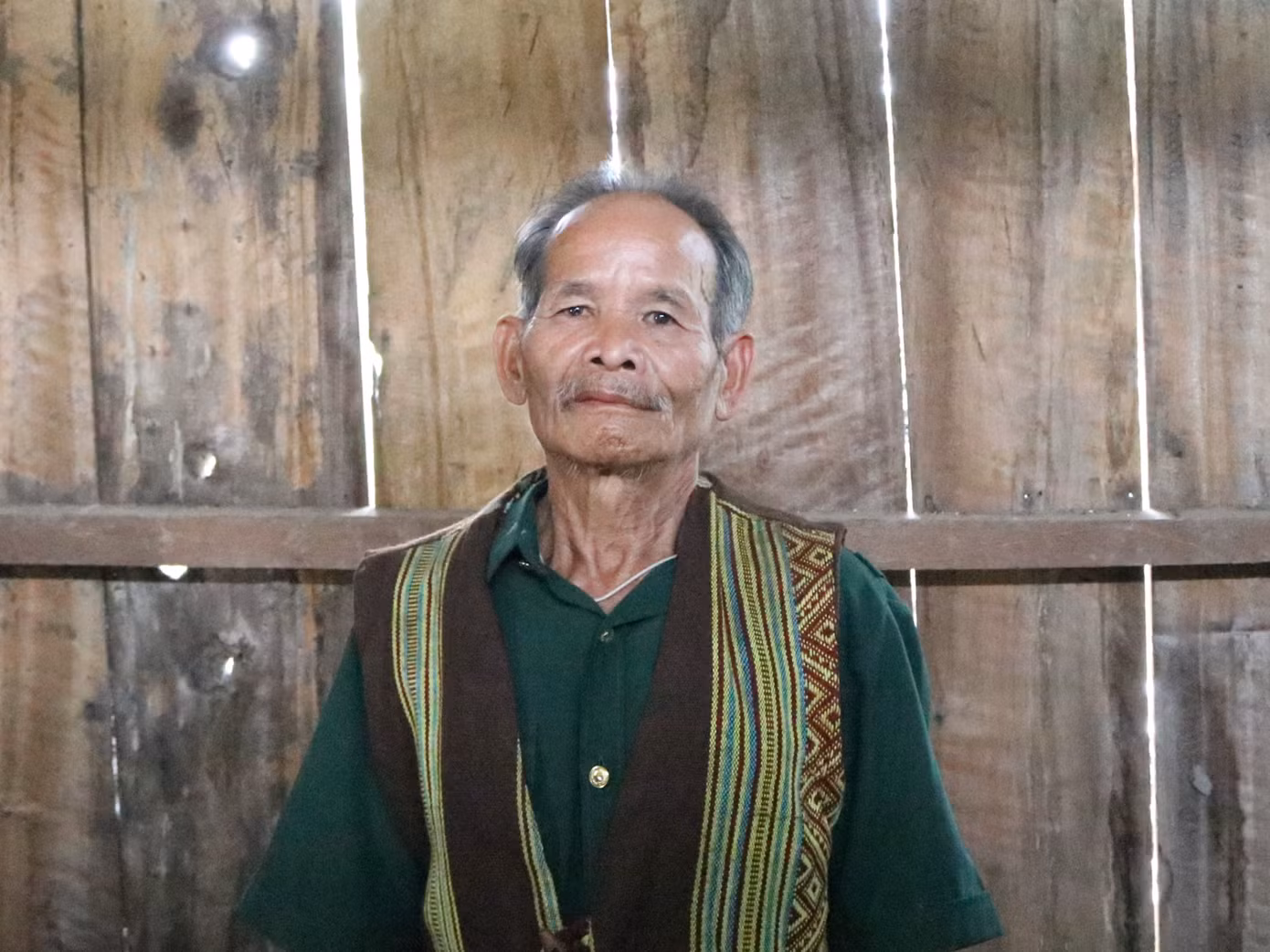 Người bố đáng kính của bản làng Ca dong xã Trà Vinh.