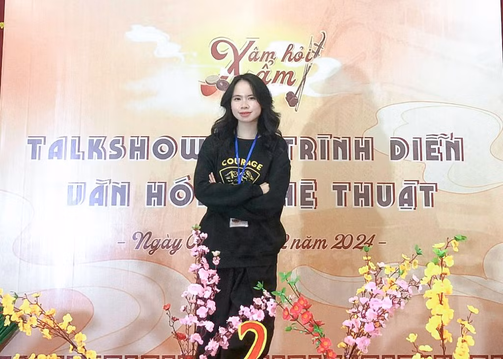 Bạn Thanh Trúc (Trưởng ban Nội dung chương trình “Xâm Hỏi Xẩm”) chia sẻ (Ảnh: Phương Anh)