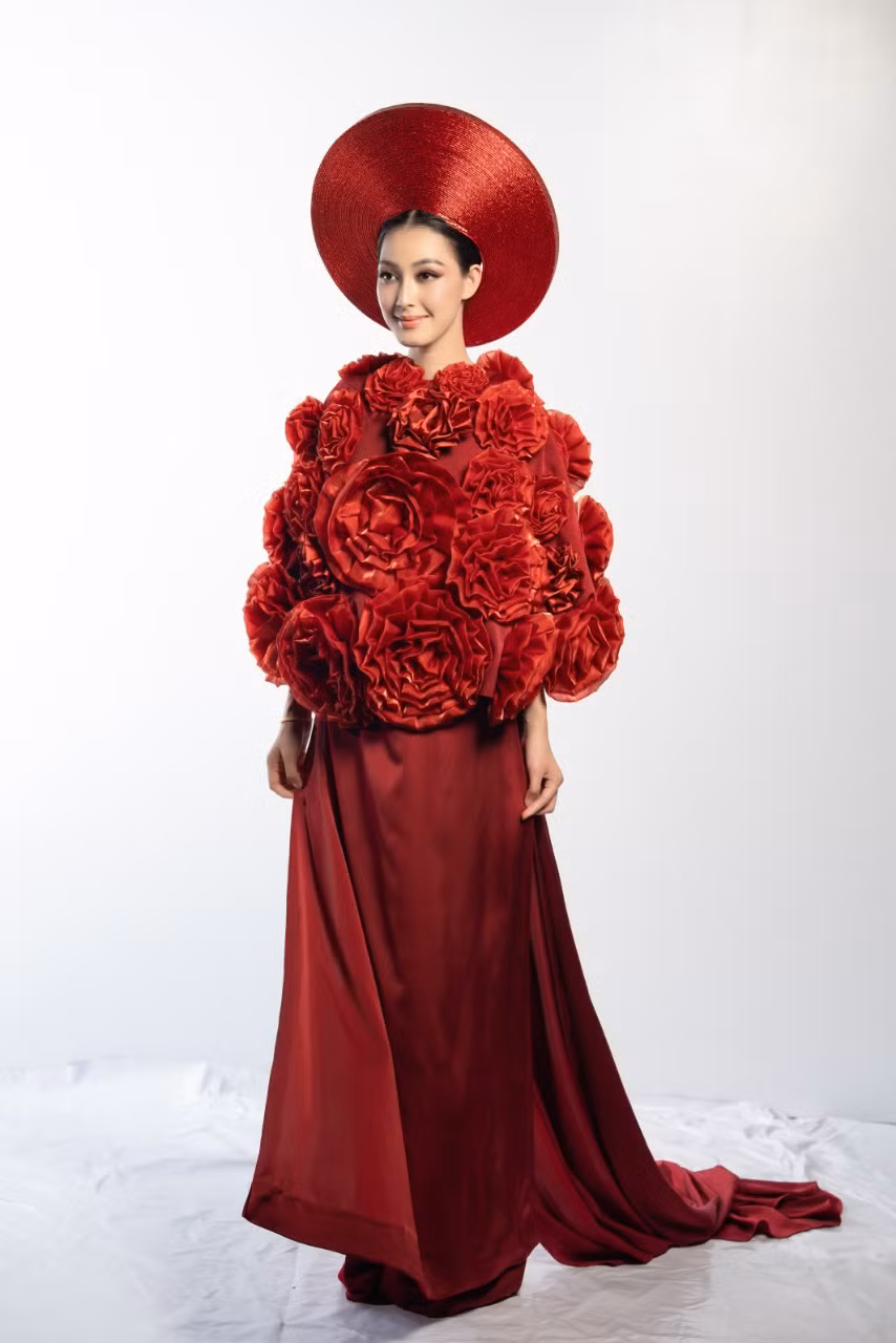 Thiết kế của Quỳnh Giang trong BST "Dáng Hoa".