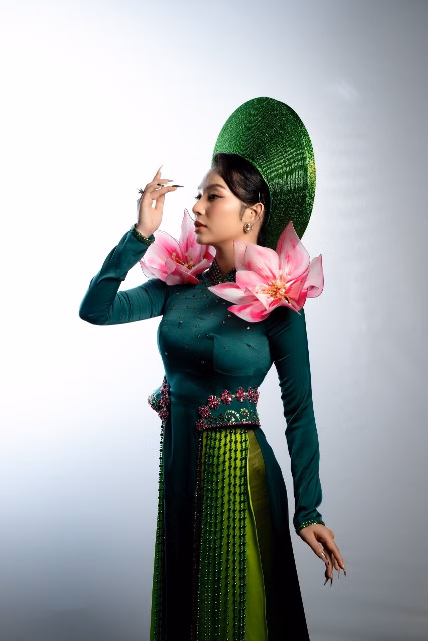 Thiết kế của Quỳnh Giang trong BST "Dáng Hoa".