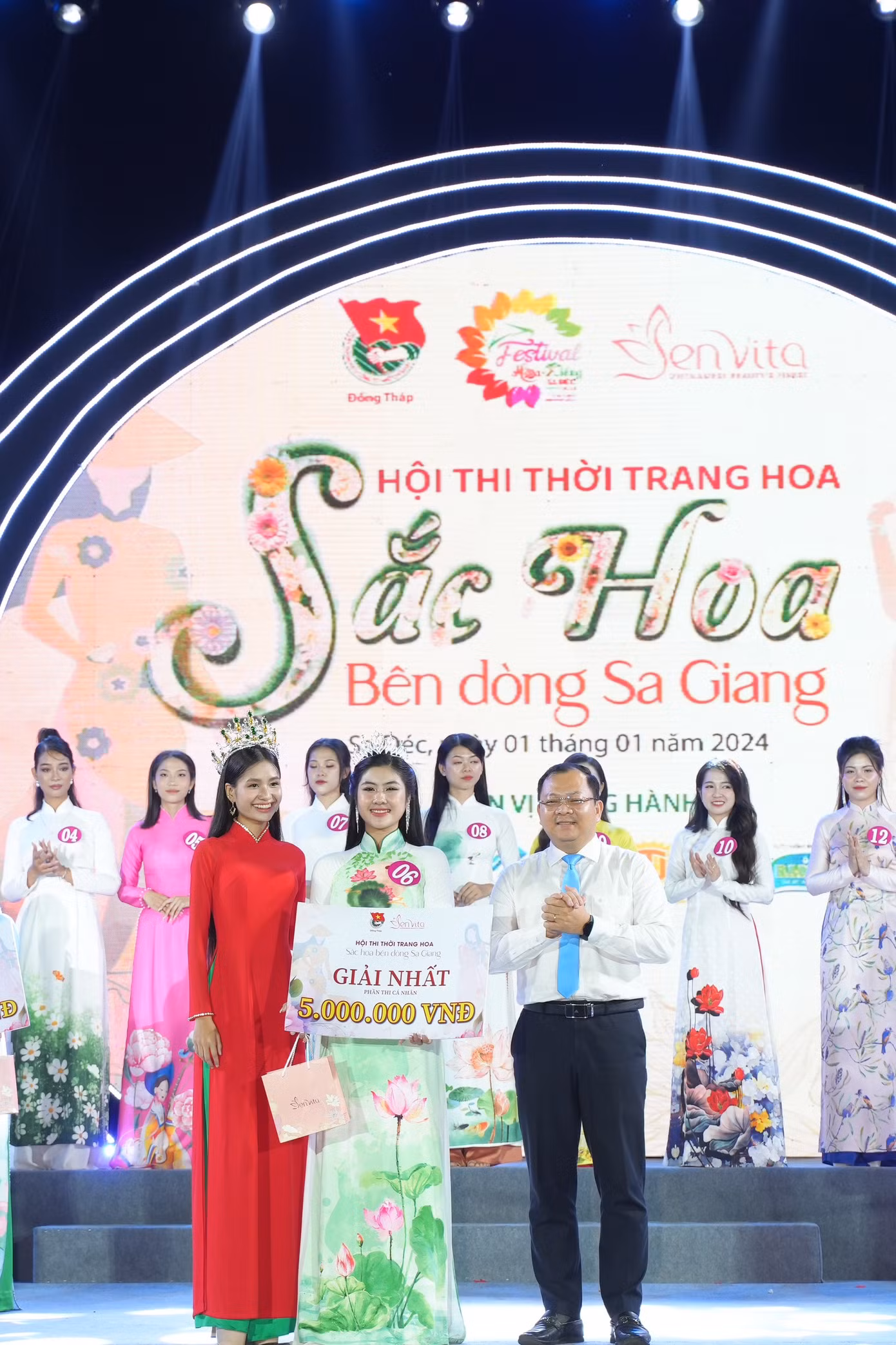 Triệu Vy tiếp tục ghi danh tại cuộc thi sắc đẹp khi đạt Giải Nhất Hoa khôi và Giải Ứng xử tại Cuộc thi Sắc Hoa Bên Dòng Sa Giang trong lễ hội Festival Hoa Kiểng Sa Đéc Lần I năm 2023.