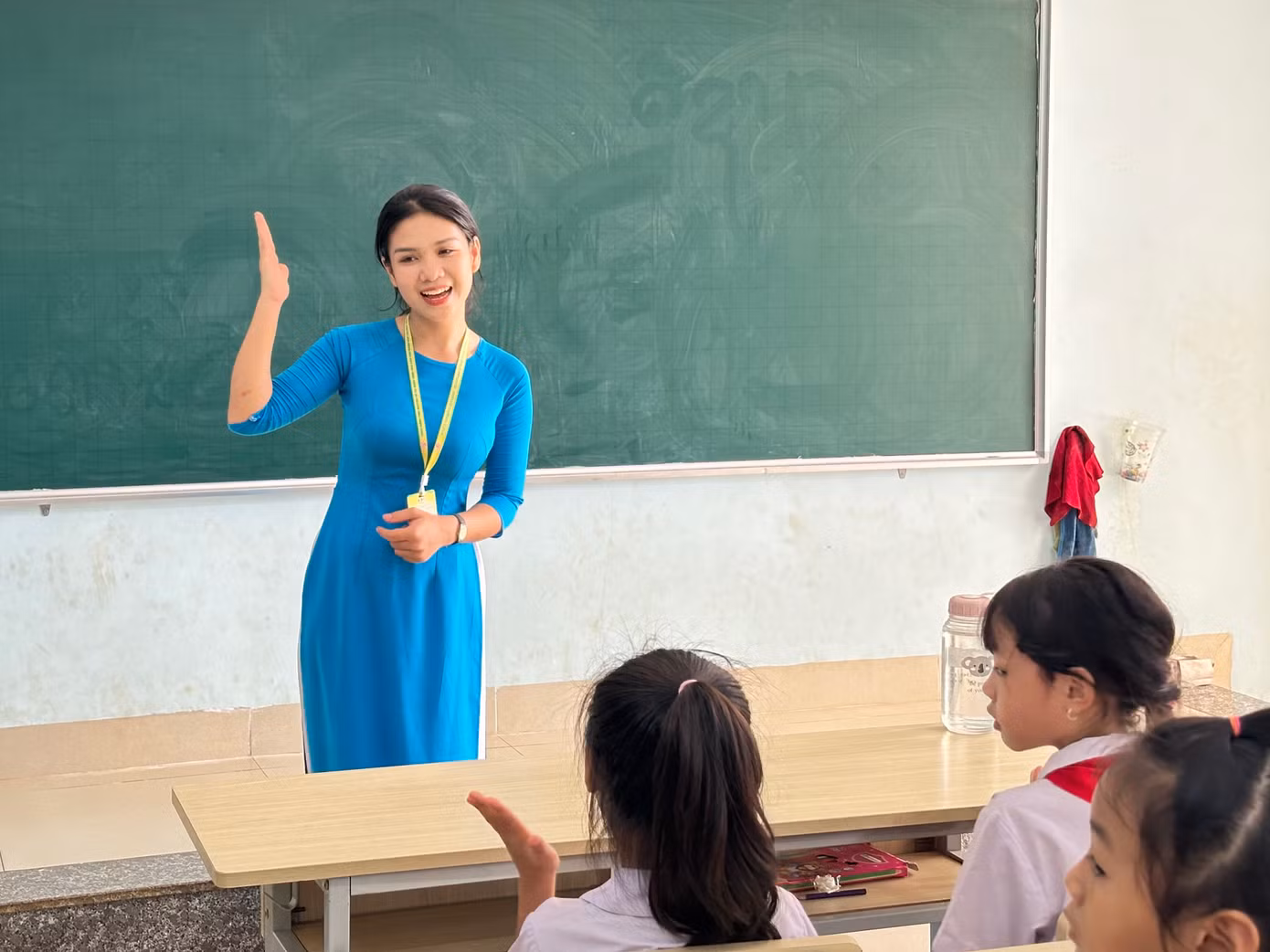 Tập huấn nghiệp vụ sư phạm cho giáo viên tiểu học tại Trường Hữu nghị Việt - Lào, tỉnh Champasak.