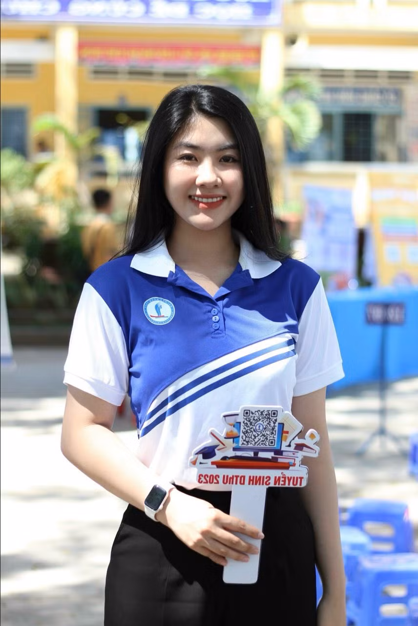 Triệu Vy tham gia tuyển sinh cùng Đoàn Trường Đại học Đồng Tháp.